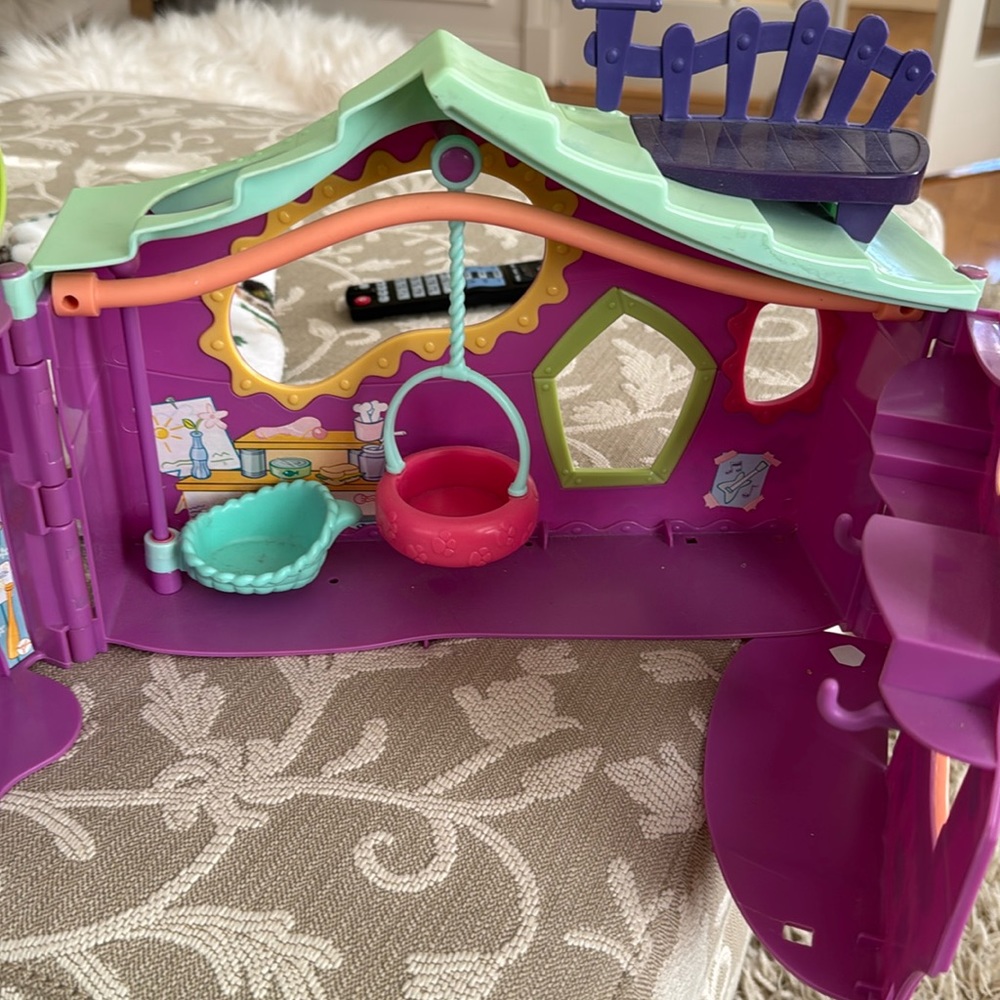 Littlest pet shop house